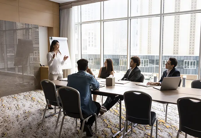 Image illustrant une formation sur mesure pour professionnels, suggérant développement des compétences et dispositifs innovants de Dynamiz en performance commerciale, transformation et gestion RH